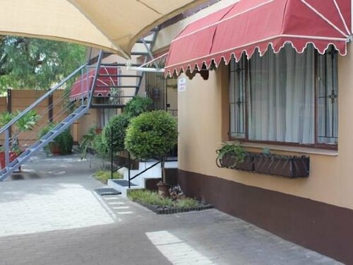 Гостиница Pension Etambi Windhoek в Виндхуке