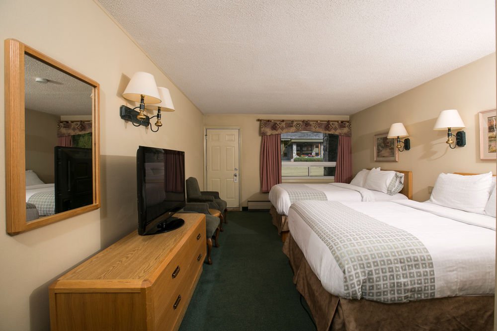 Фото Mountaineer Lodge