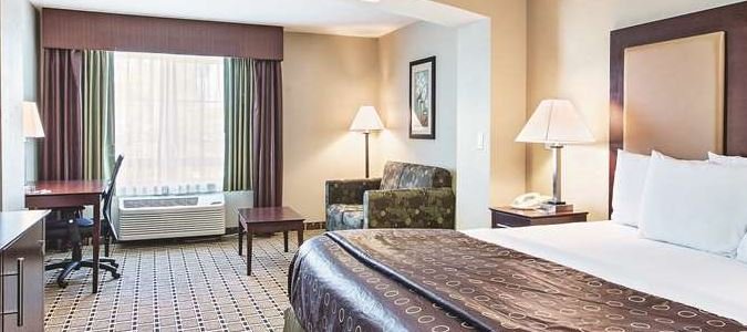 Фото La Quinta Inn & Suites by Wyndham Lancaster