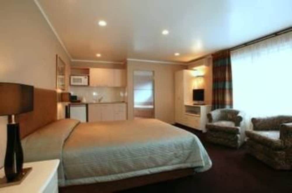 Фото Cornwall Park Motor Inn