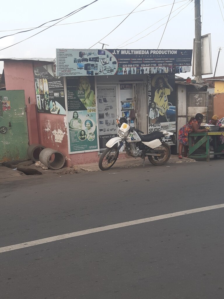 Projectors and multimedia equipment J. Y multimedia production, Accra, photo