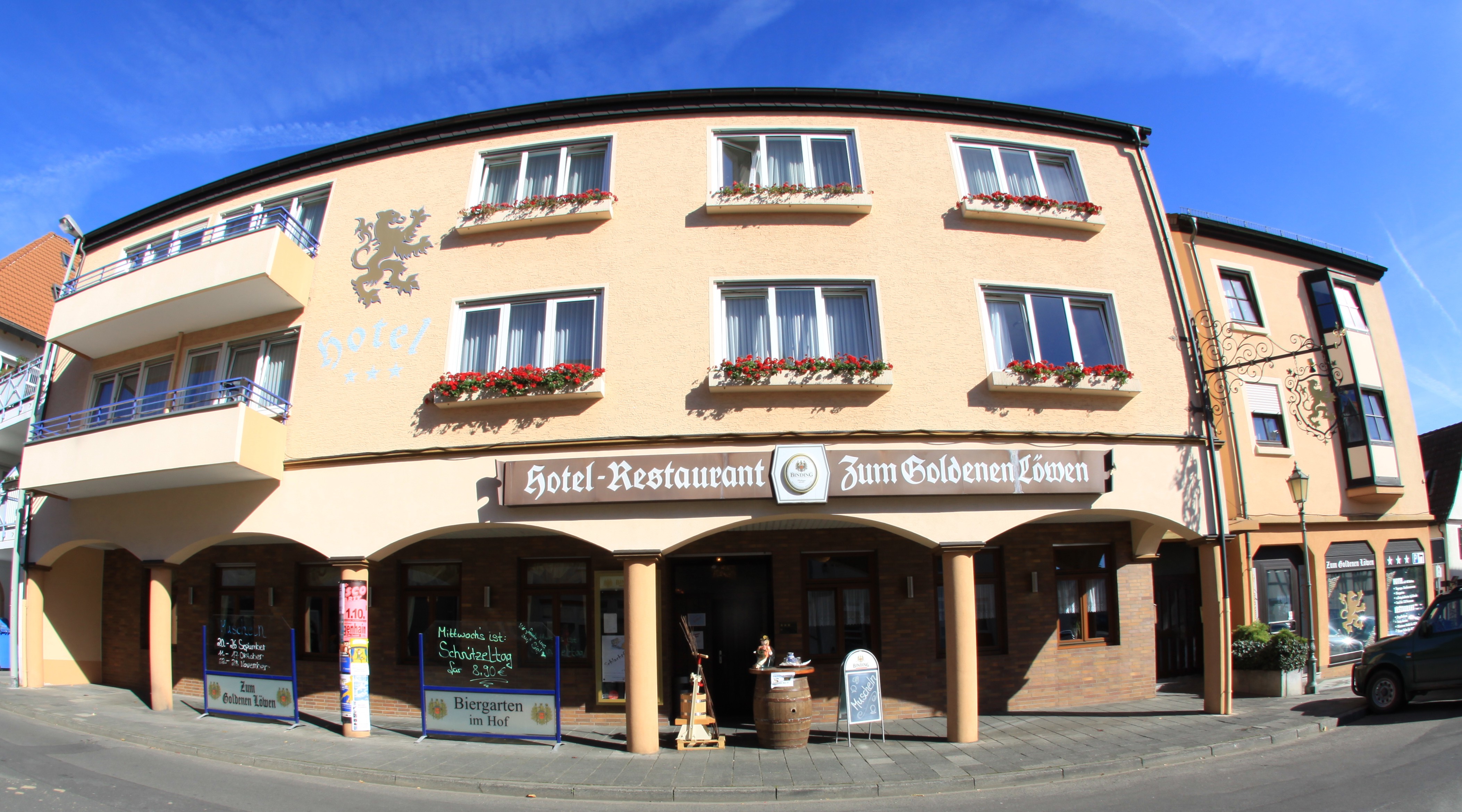 Фото Hotel-Restaurant Zum Goldenen Löwen