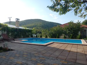 Country House Albatros (Village of Praskoveevka, Morskaya ulitsa, 18) ، فندق