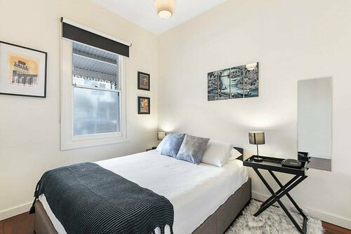 Гостиница Quintessential 2 Bedroom Terrace House в Мельбурне