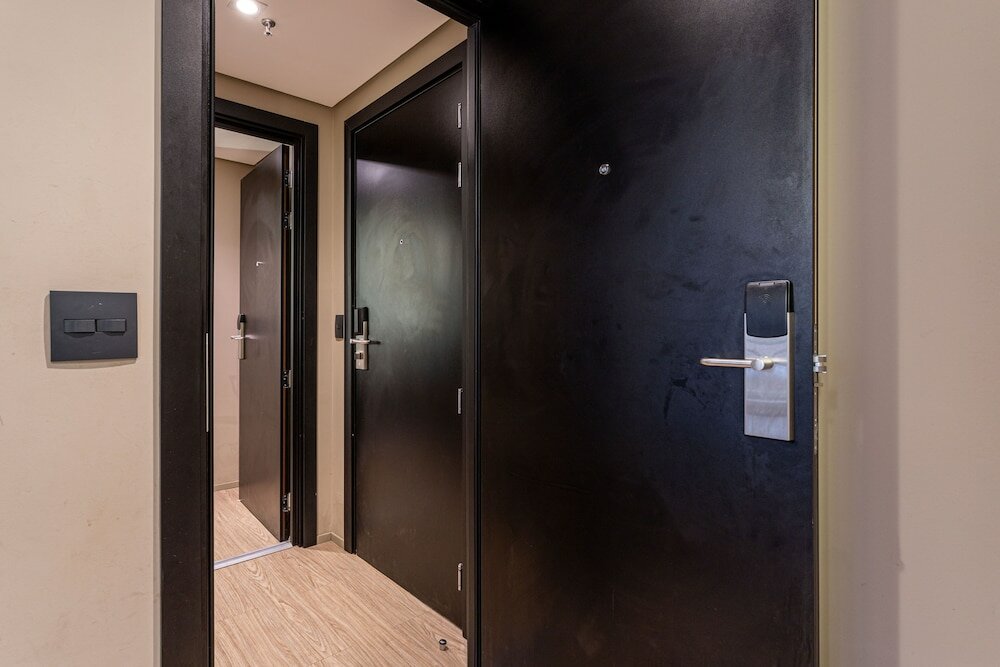 Фото Charlie Alphaville