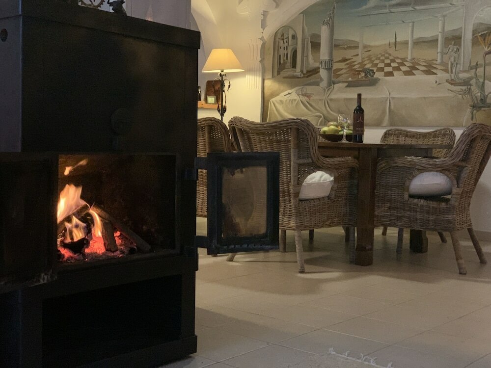 Фото Private, Bright, Spacious House with Pool & Hot Tub