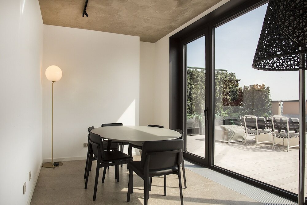 Фото Easyhomes - Central Tower