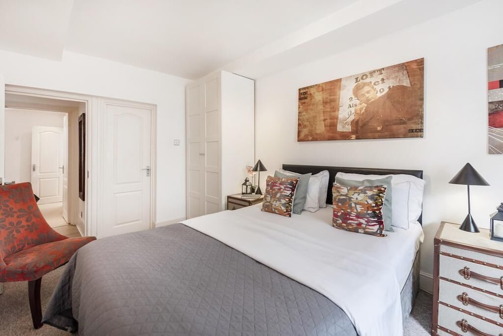 Фото Nassau Street