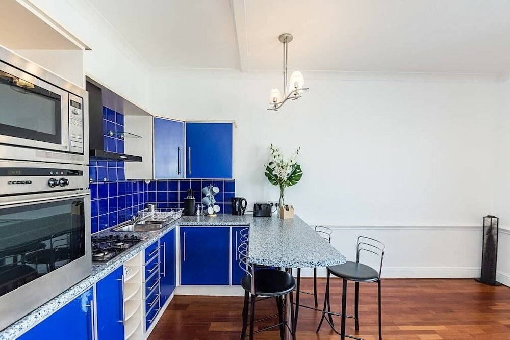 Фото Bright stylish Nott Hill apart sleeps 6