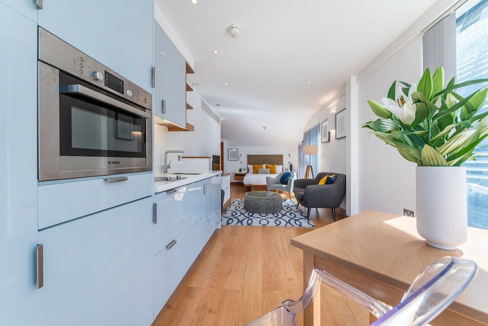 Фото Tower Hill City Centre Luxury Apartments