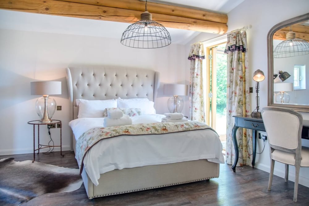 Фото Magnolia, Kingfishers