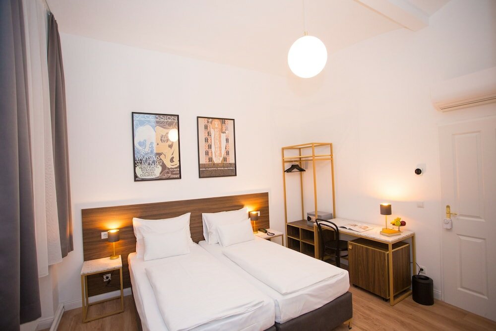 Фото Pension Central - Self Check-in