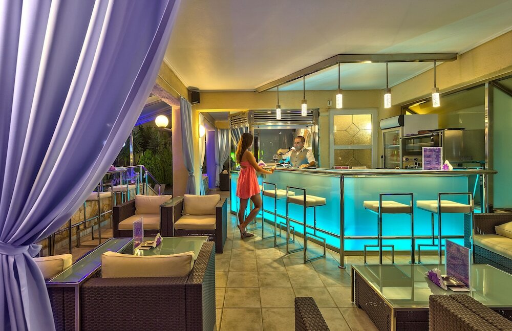 Фото Hotel Castle Suites