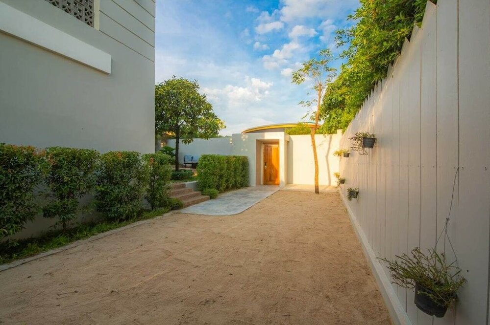 Фото Castle Bayview Resort & SPA