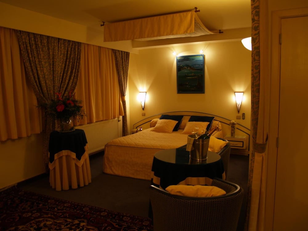 Фото Les Reflets Jaunes