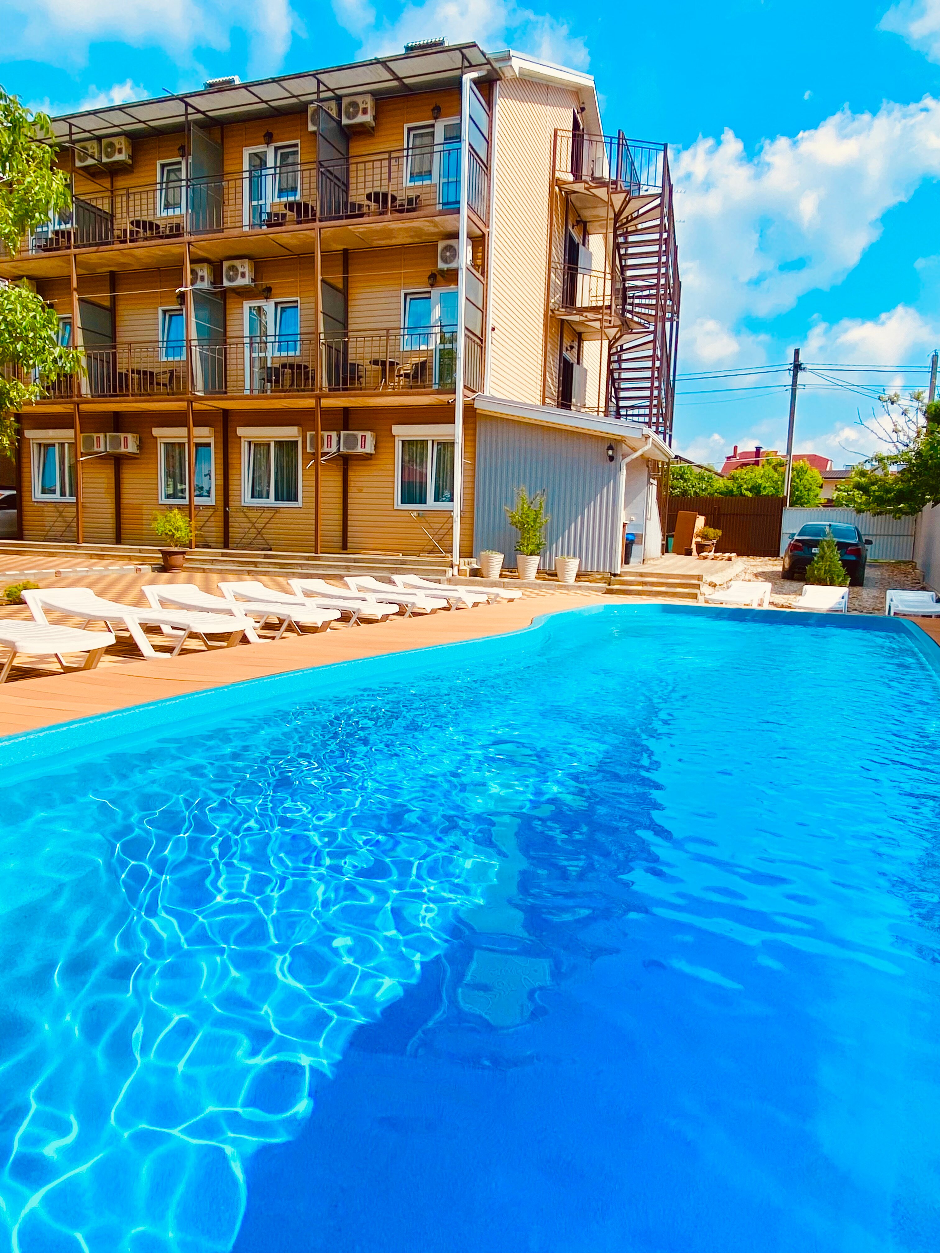 Фото отеля 1