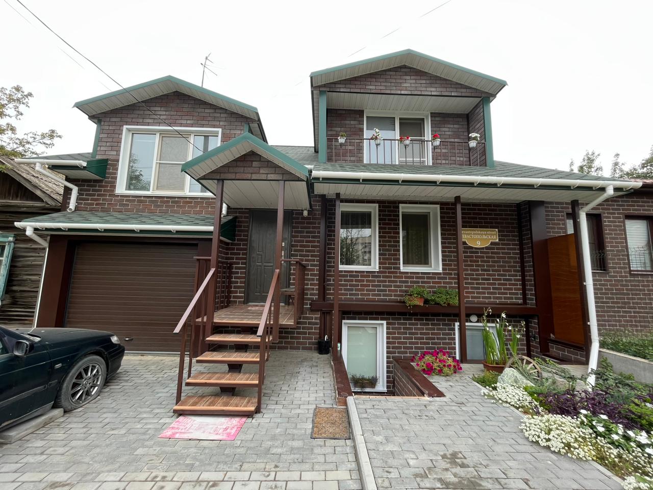 Фото Дом с лилиями