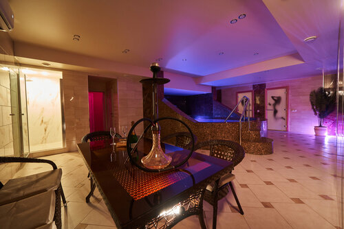 Олар пойыздағы әйелді аңдыған