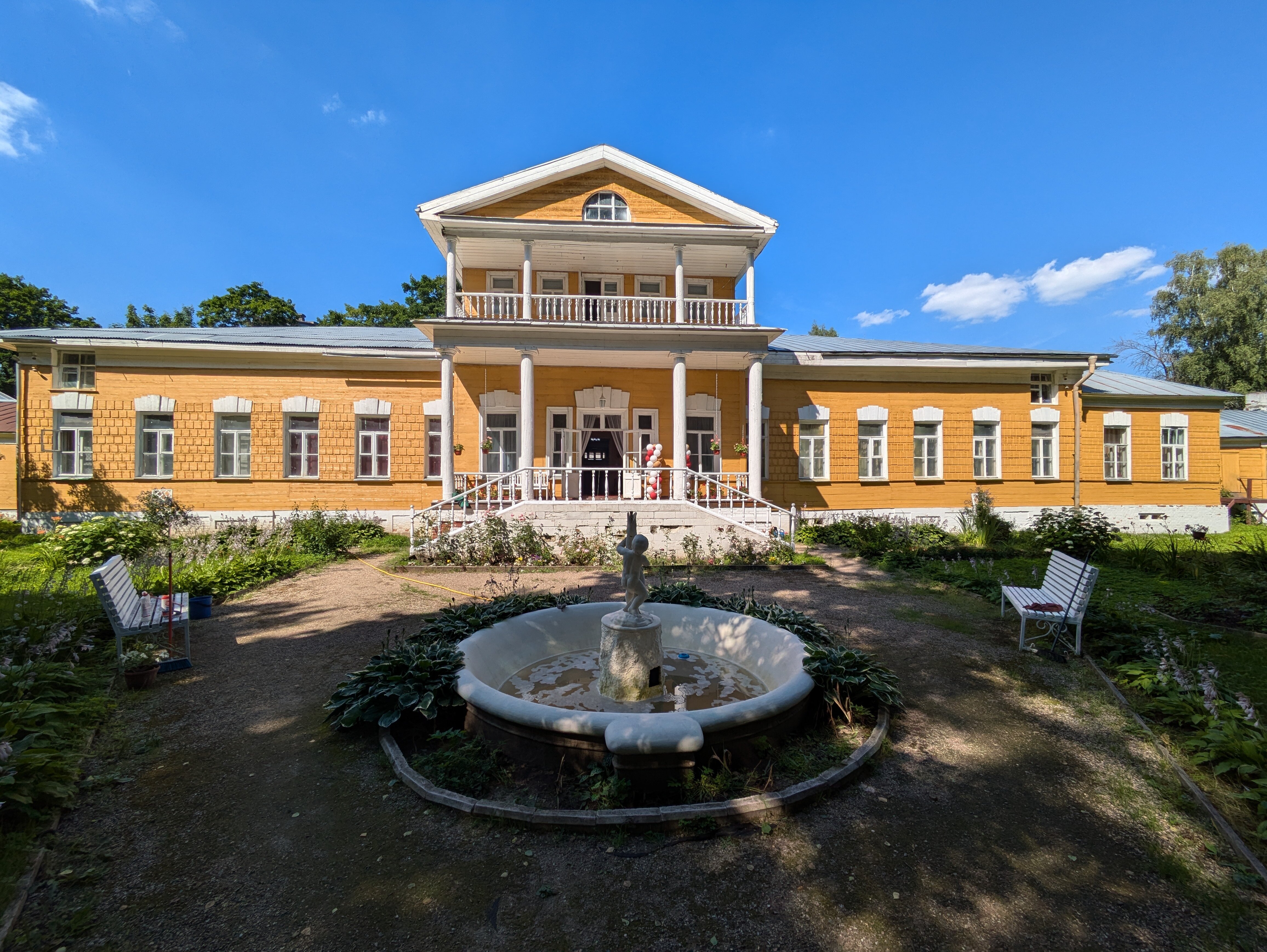 Сирень в усадьбе Фряново: выставка с ароматом весны