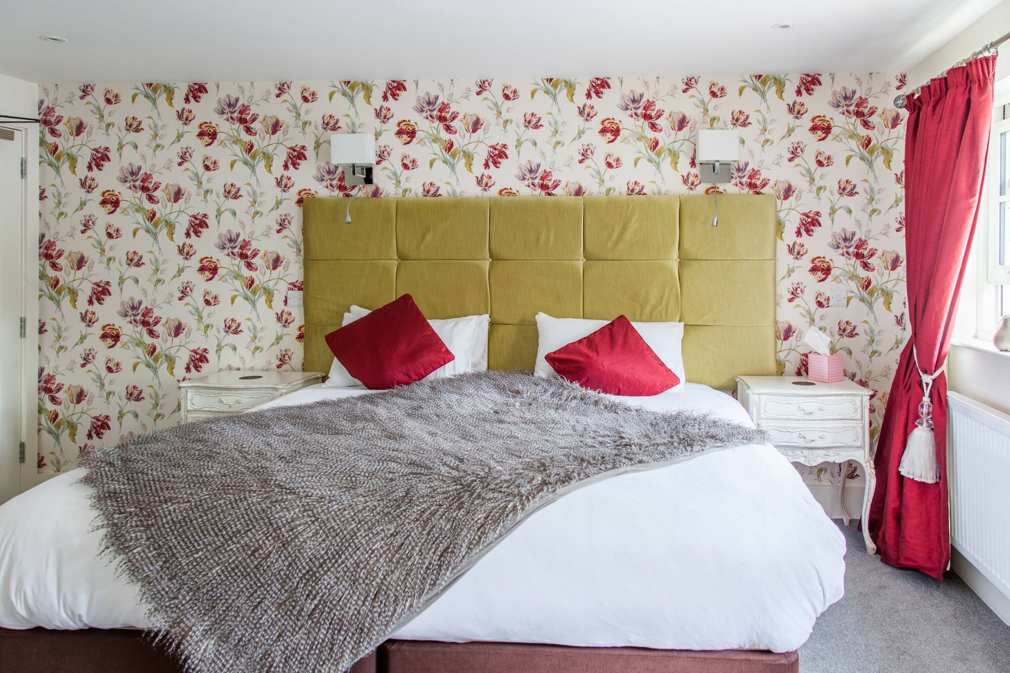 Фото The Wychwood Inn