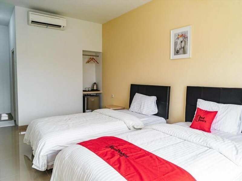 Фото RedDoorz Plus near Teras Kota 3