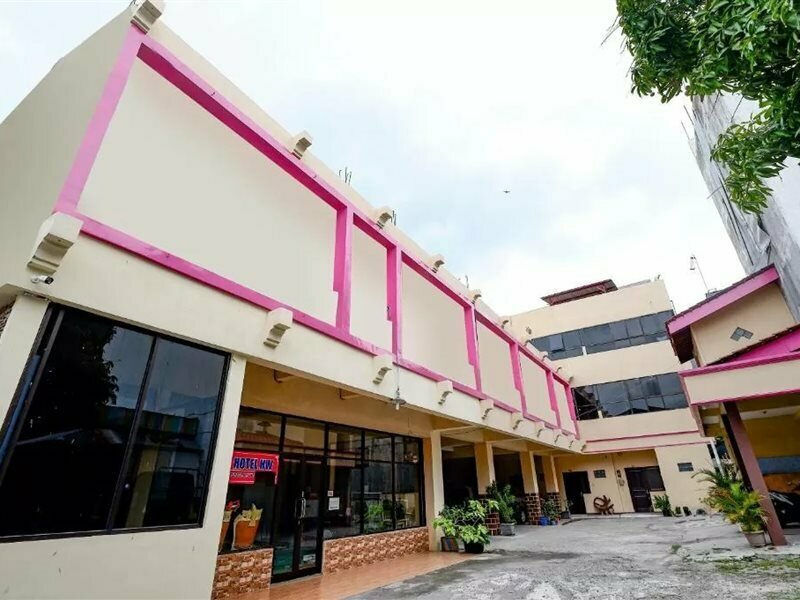 Hotel Oyo 1706 Hotel H&w Solo, Central Java, photo