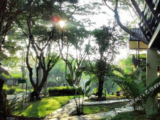 Фото Hilltop Chalet