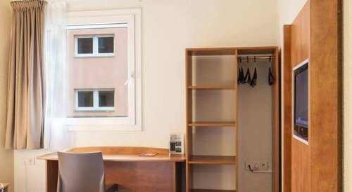 Гостиница Hôtel Mister Bed Bourgoin-Jallieu в Ла-Туре-дю-Пене