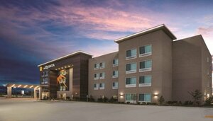 Гостиница La Quinta Inn & Suites by Wyndham Dallas Northeast-Arboretum