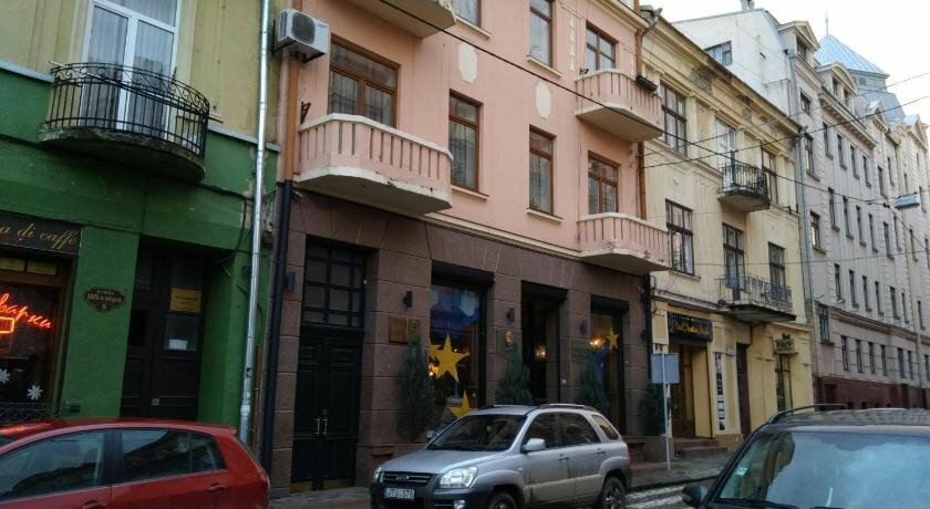 Short-term housing rental Elite in the Center near the Theater, Chernivtsi, photo