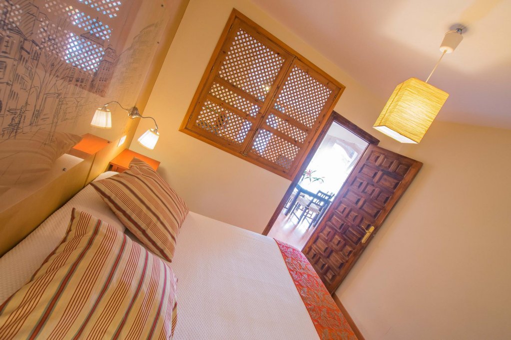 Фото Apartamentos Turisticos Alhambra