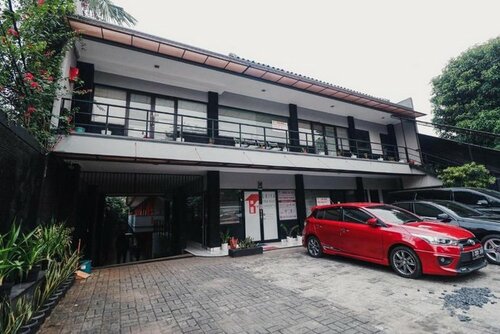 Гостиница RedDoorz Plus near Rs Fatmawati 2 в Джакарте