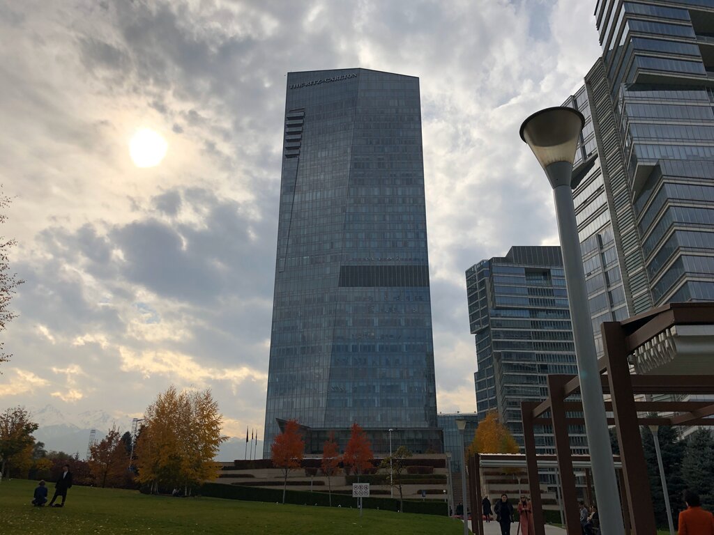 Бизнес-орталық Esentai Tower, Алматы, фото