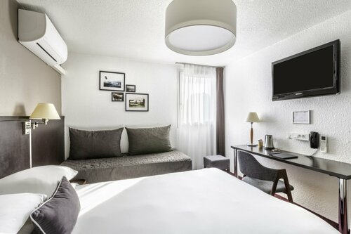 Гостиница Sure Hotel by Best Western Chateauroux в Шатору