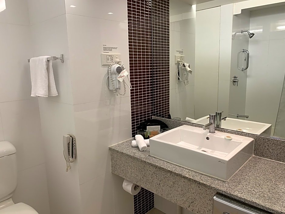 Фото The Sydney Boulevard Hotel