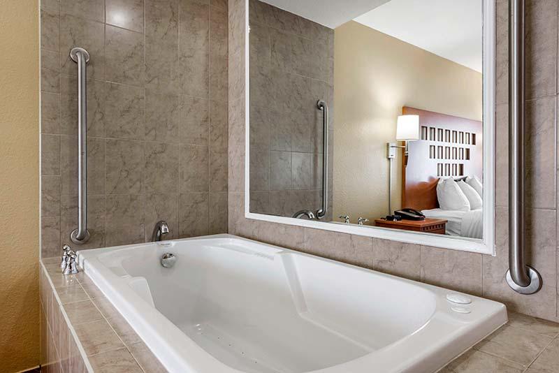 Фото Rodeway Inn & Suites Fort Lauderdale Airport & Cruise Port