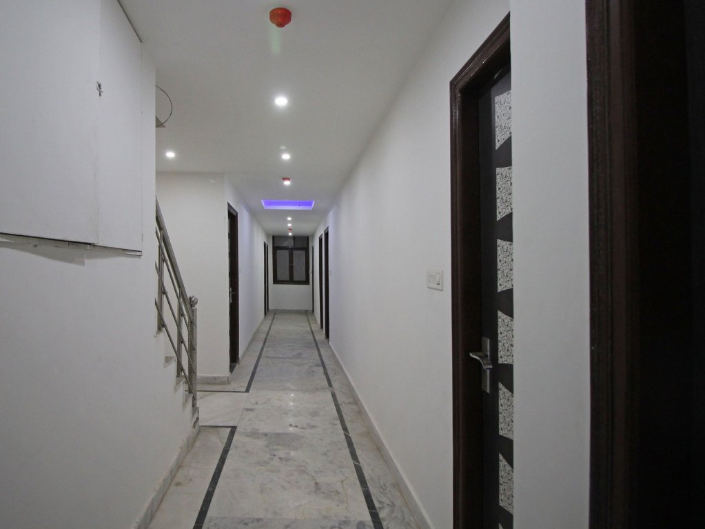 Фото Oyo Flagship 5179 Hotel Noida Saffron