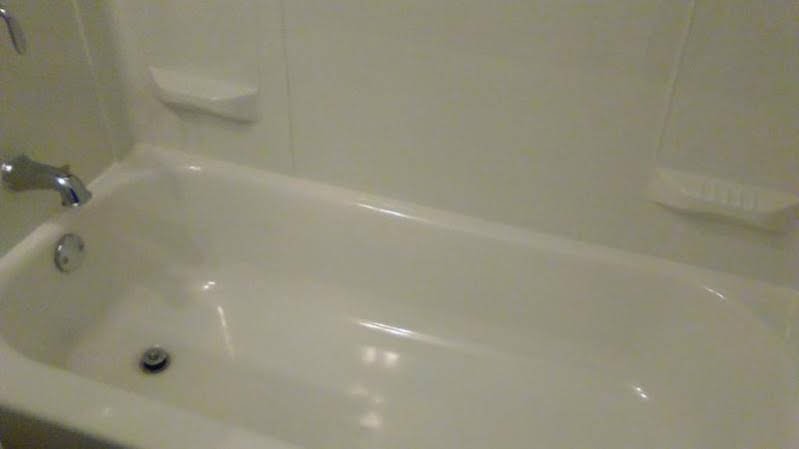 Фото Days Inn by Wyndham Cleveland Lakewood