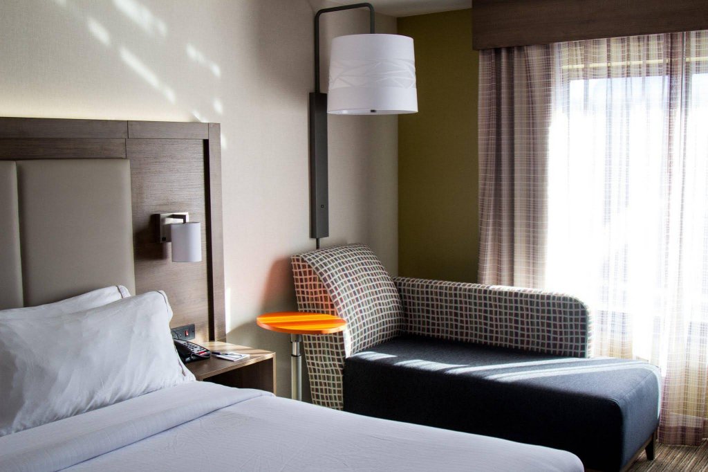 Фото Country Inn & Suites by Radisson, Downtown Albany New York