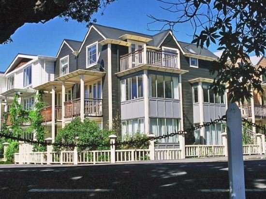 Фото Akaroa Village Inn