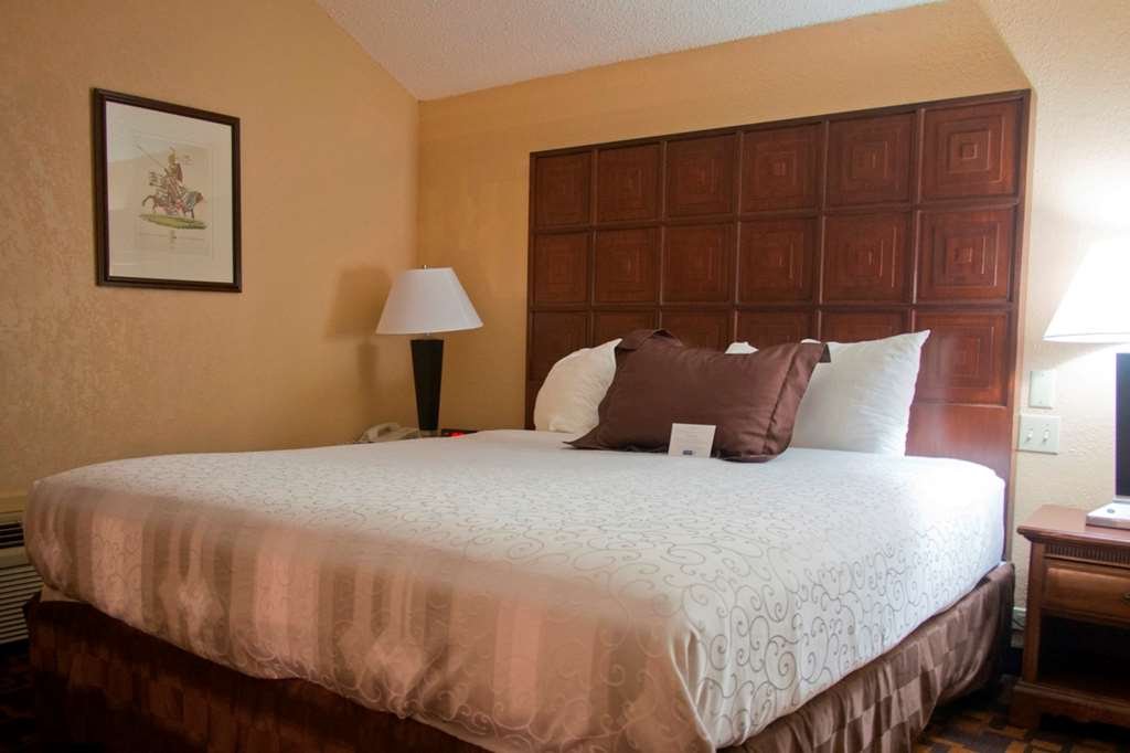 Фото Days Inn & Suites by Wyndham Coralville Iowa City