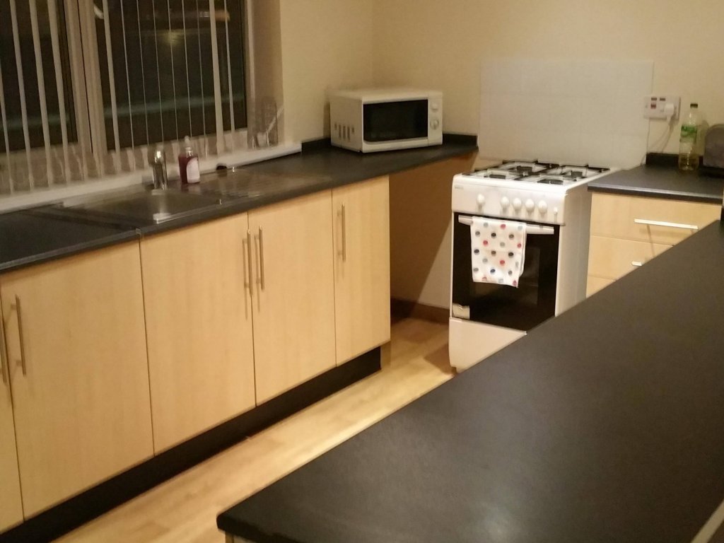 Фото Budget Apartment Shields Road