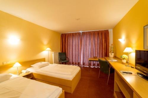 Фото отеля 2