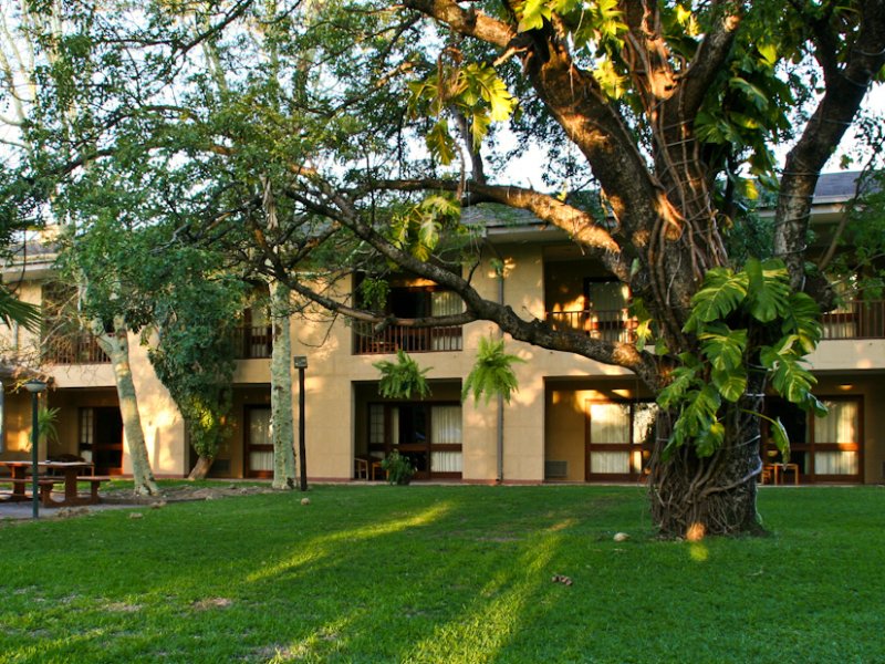 Фото Hotel Numbi and Garden Suites