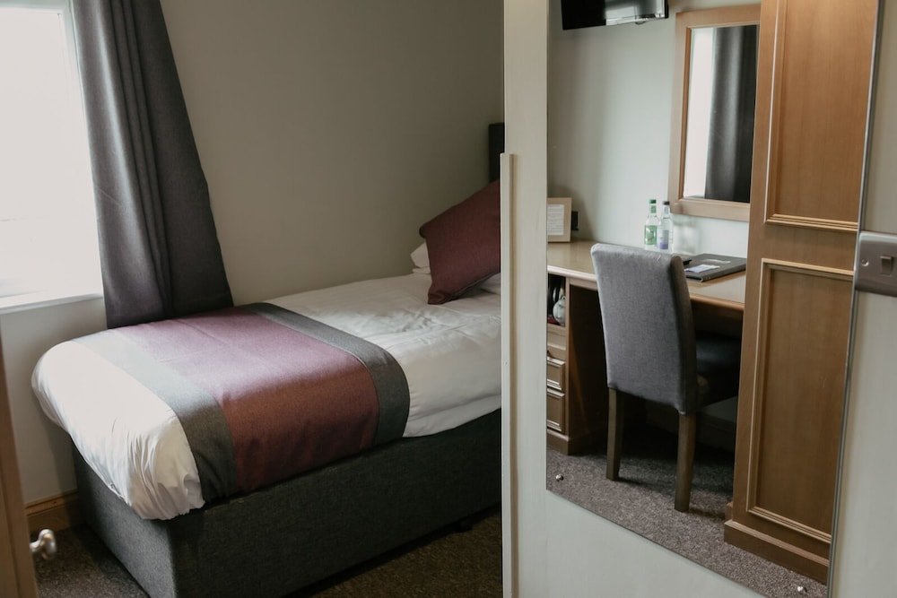 Фото St Davids Cross Hotel