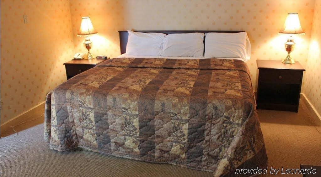 Фото Motel 6 Trenton, On