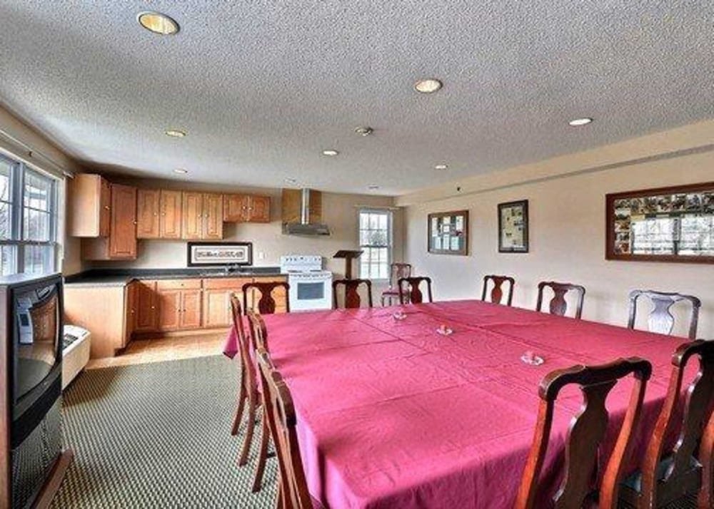 Фото Royal Inn Rockville