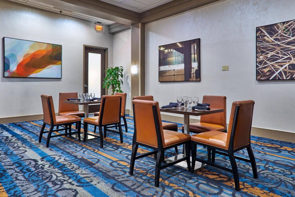 Фото Hilton Richmond Downtown