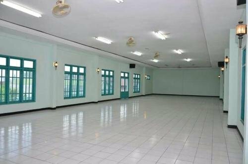 Гостиница Hotel Taman Indah в Мадиуне