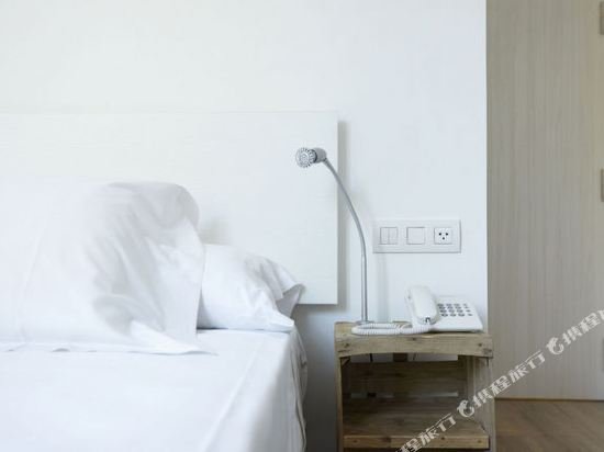 Фото Som Nit Born